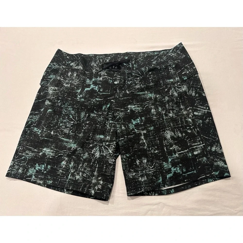 Lululemon Live In Practice Men's 38 Athletic Shorts‎ Black/Green Lace Up